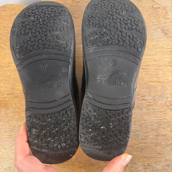 Dansko XP 2.0 Colorshift Patent Navy leather clog, Size 37, medical, nurse - Picture 5 of 7